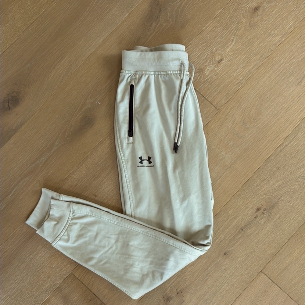 Under Armour Light Gray/tan Joggers Men’s size S